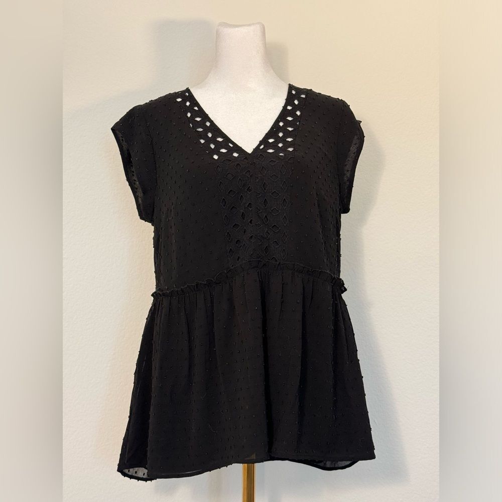 DR2 Embroidered V Neck Cap Sleeve Black Textured Blouse Women's Size Medium